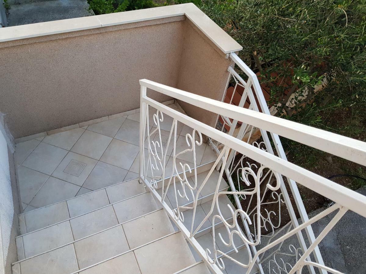 Holiday House "Villa Flora" Šibenik Eksteriør bilde
